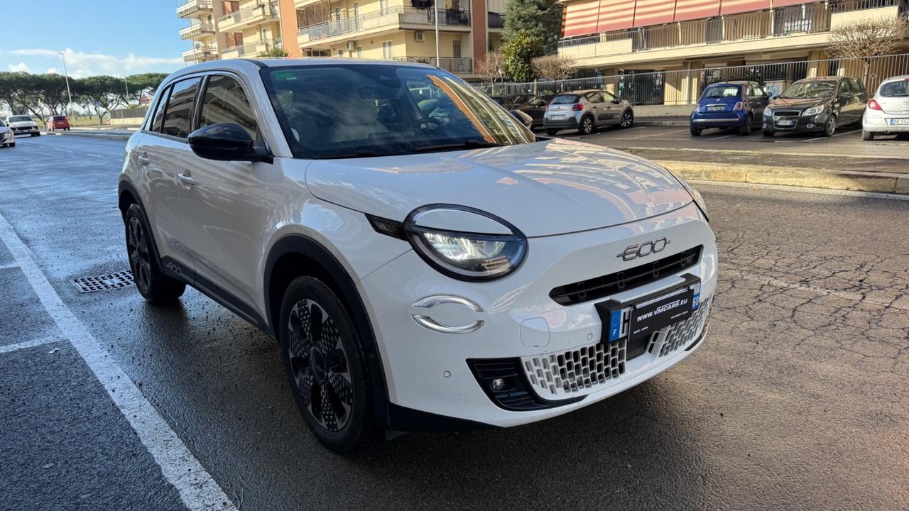 Fiat 600 Hybrid 110 CV DCT MHEV La Prima LED PELLE KAMERA CERCHI 18 PDC SEDILI ELETTRICI RISCALDATI