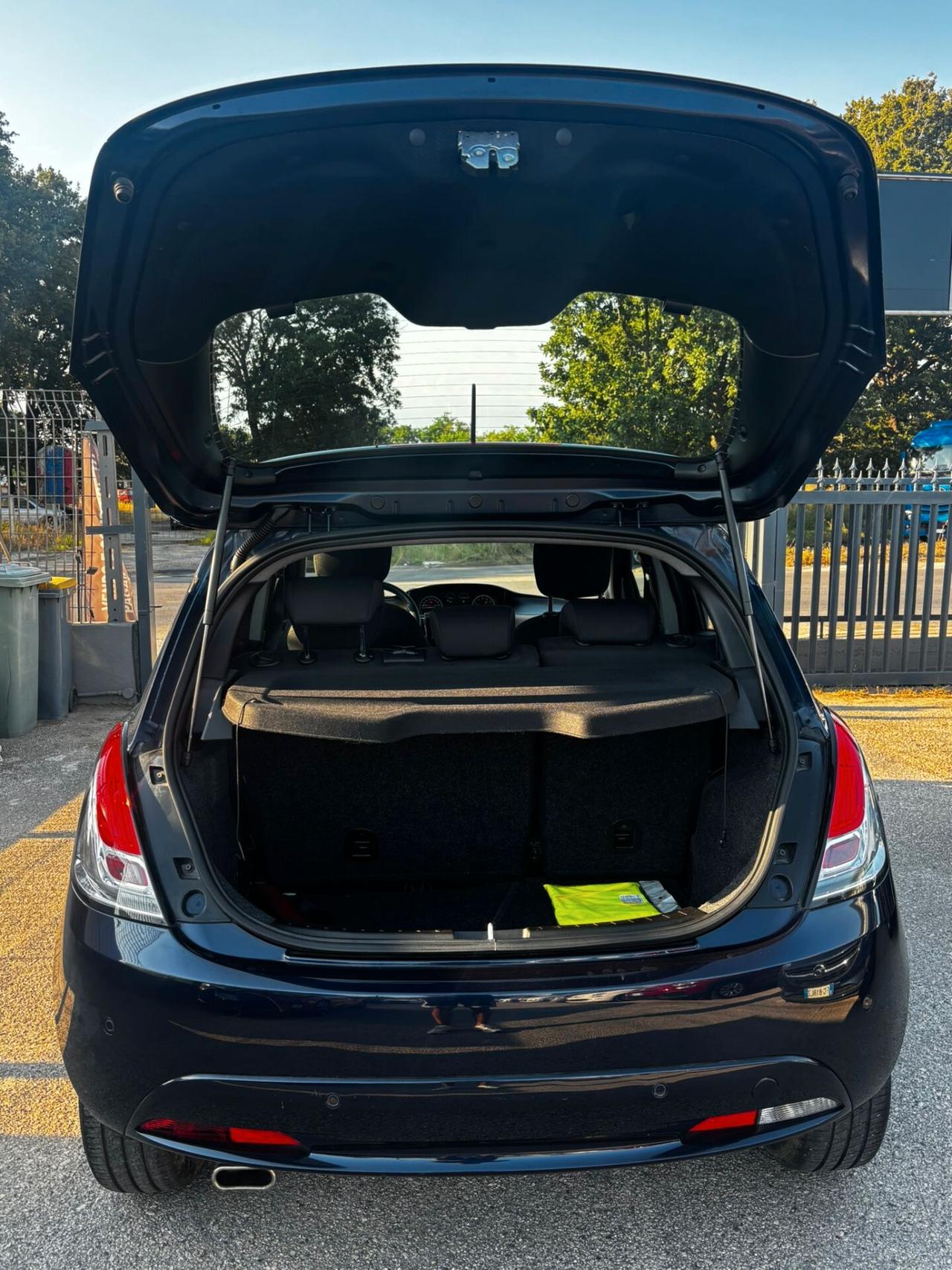 Lancia Ypsilon 1.0 FireFly 5 porte S&S Hybrid Ecochic Gold