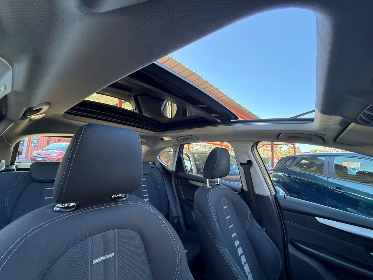 218d Active Tourer 4x4-STRAFULL -UNIPRO-RATE