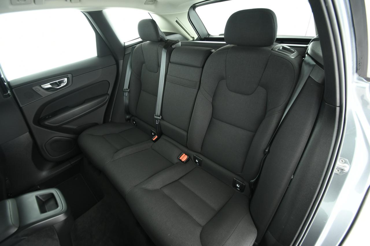 VOLVO XC60 2.0 b4 Momentum Pro awd auto CAMERA+APP CONNECT