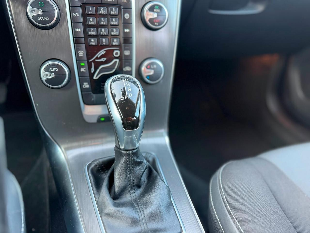 VOLVO V40 1.6 DIESEL CAMBIO AUTOMATICO