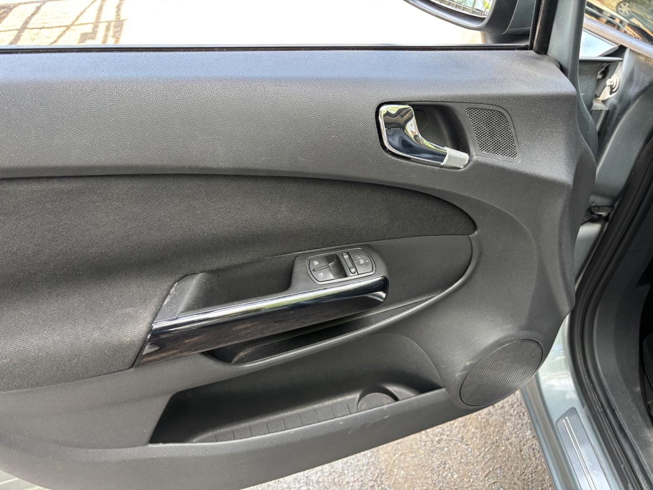 Opel Corsa 1.2 5 porte Club