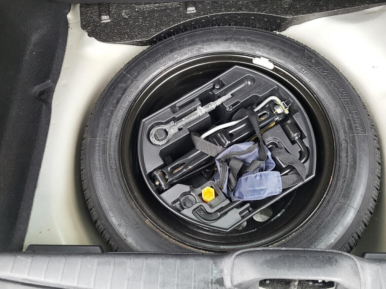 PEUGEOT 208 1,4 HDI-UNICO PROPRIETAR-4 REVISIONI