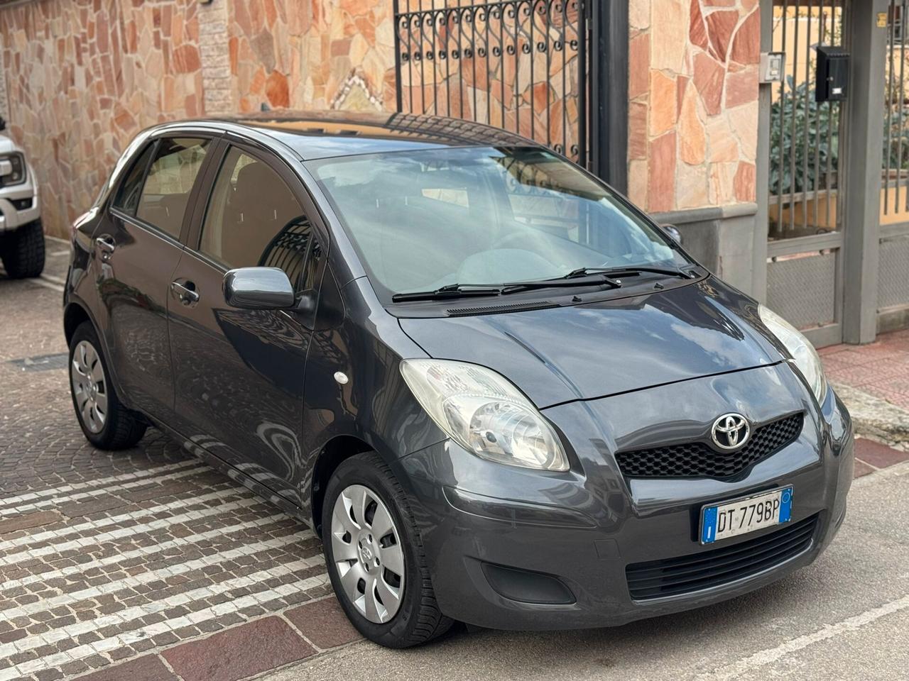 Toyota Yaris 1.0 5 porte Sol
