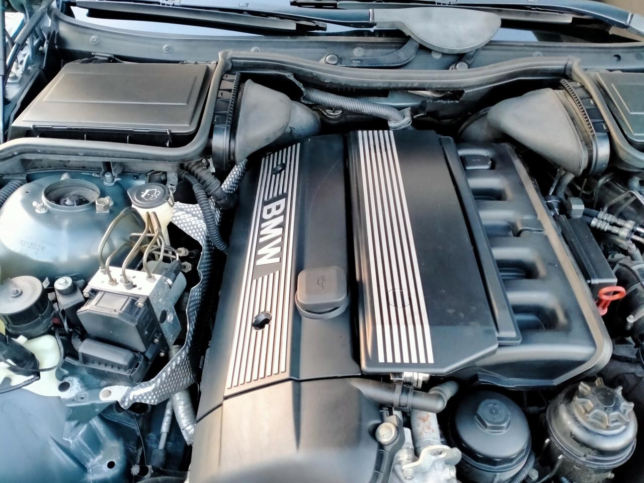 BMW 528 i E39 ATTIVA 193CV TARGA ORIGINALE / INTERNI PELLE / TETTO / AUTOMATICA