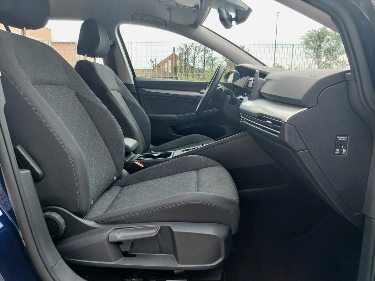 VOLKSWAGEN Golf 1.0 eTSI EVO DSG Life - 2023