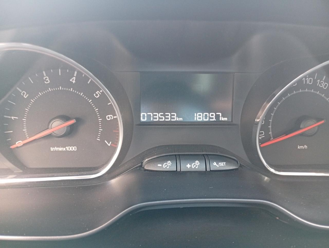 Peugeot 208 PureTech 82cv 5 porte Allure