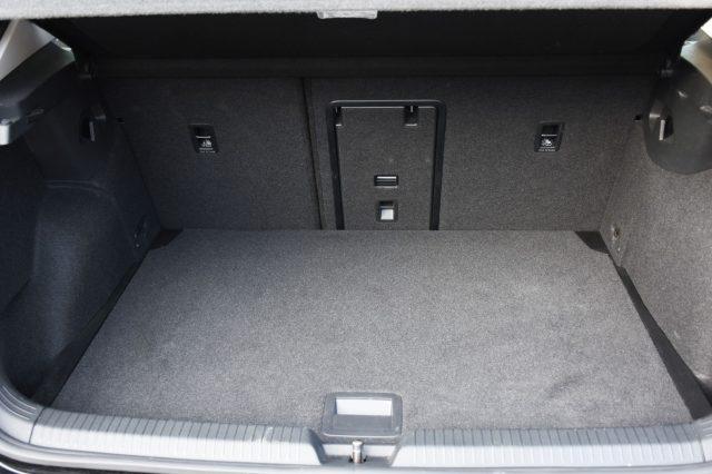 VOLKSWAGEN Golf 1.0 eTSI EVO DSG Life