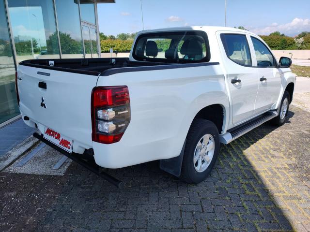 Mitsubishi L200 d.cab 2.3d Invite Connect 4wd 150cv