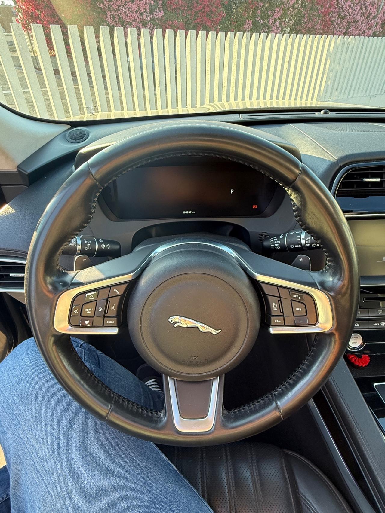 Jaguar F-Pace 2.0 D 180 CV AWD aut. Portfolio