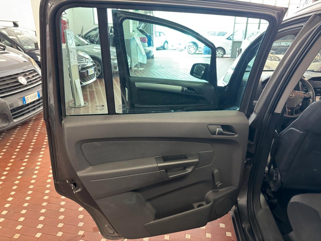 Opel Zafira 1.6 16V VVT Cosmo - 7 POSTI