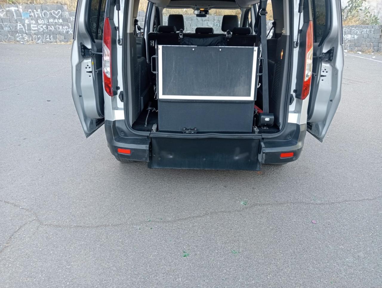 Ford Tourneo Connect Pianale ribassato con rampa disabili in carrozzina