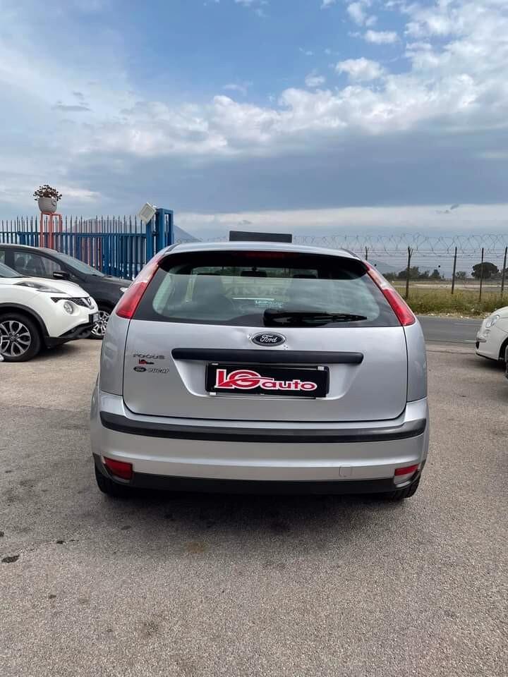 FORD FOCUS 1.6 BENZINA