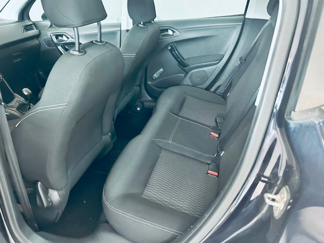 Peugeot 208 PureTech 82 5 porte Allure