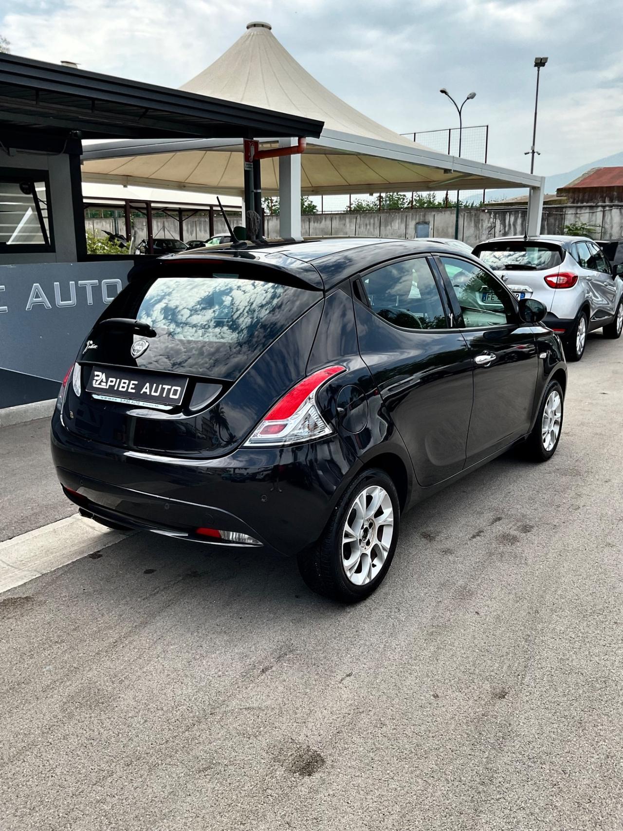 Lancia Ypsilon 1.2 69 CV 5 porte Platinum