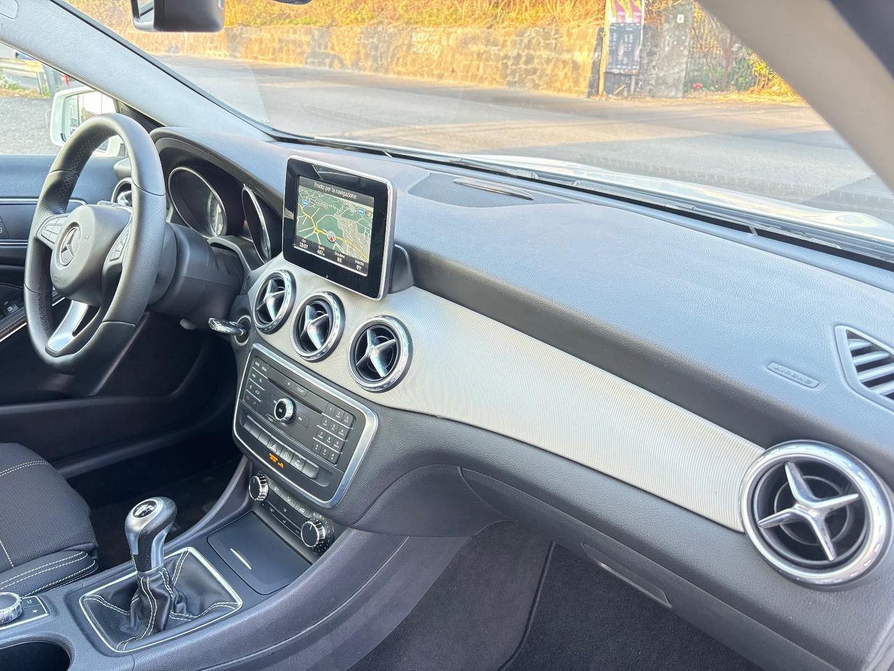 Mercedes-benz GLA 180 d Premium