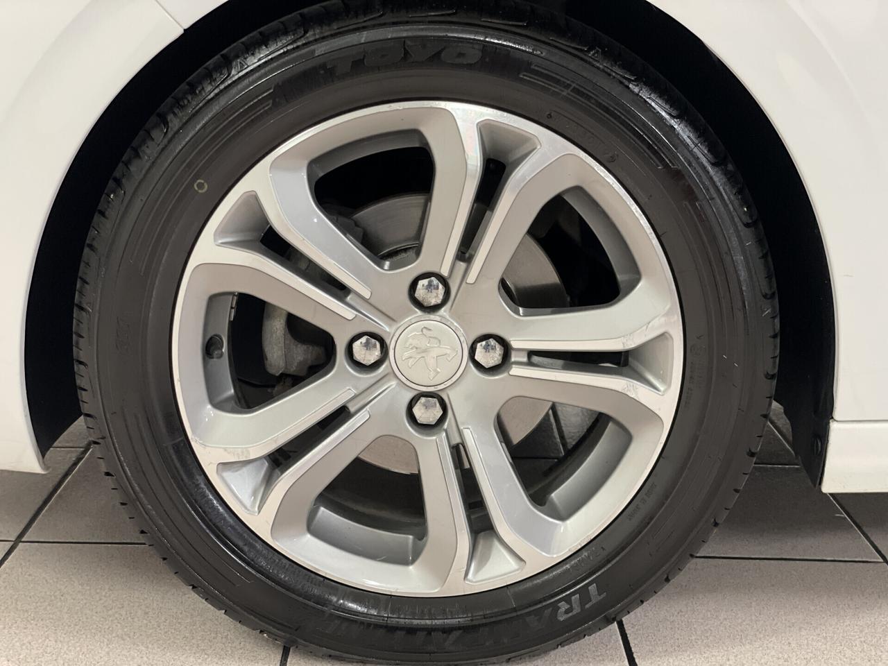 Peugeot 208 1.6 e-HDi 92 CV S&s 5 porte Allure