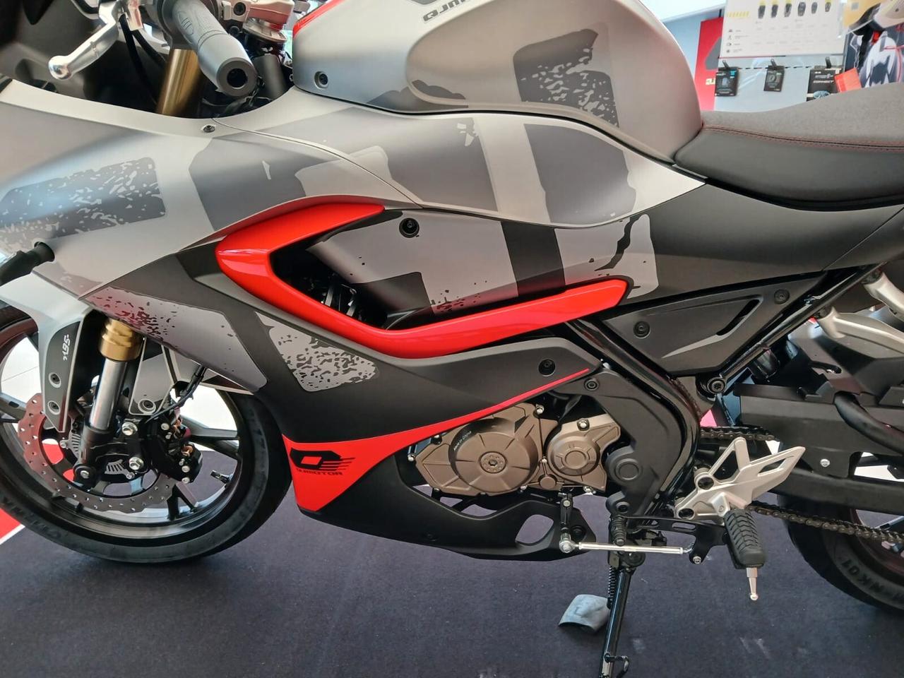 Qj Motor SRK 125 R-NUOVA- 4 ANNI DI GARANZIA