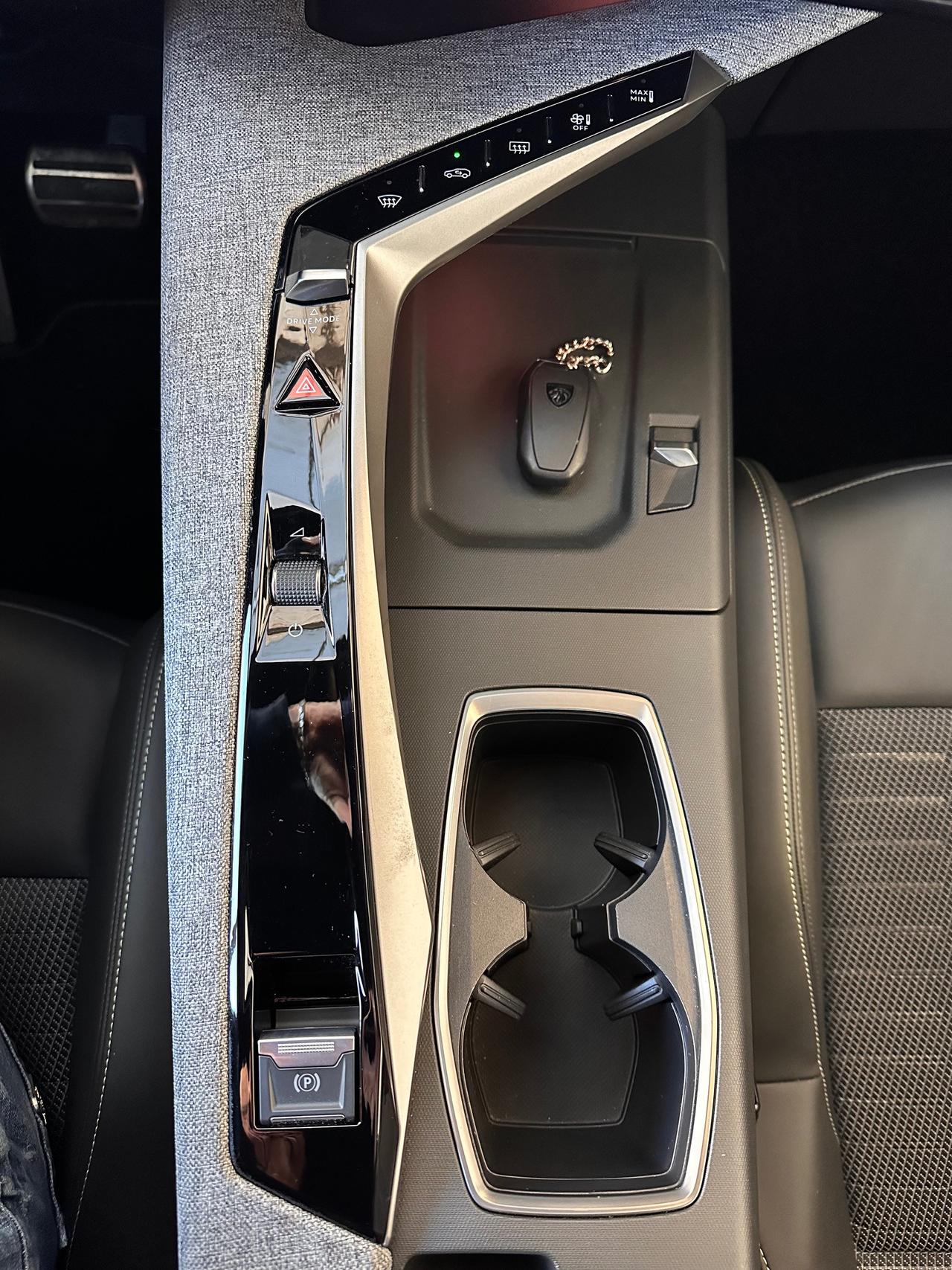 Peugeot 3008 3008 1.2 hybrid Allure 145cv e-dcs6