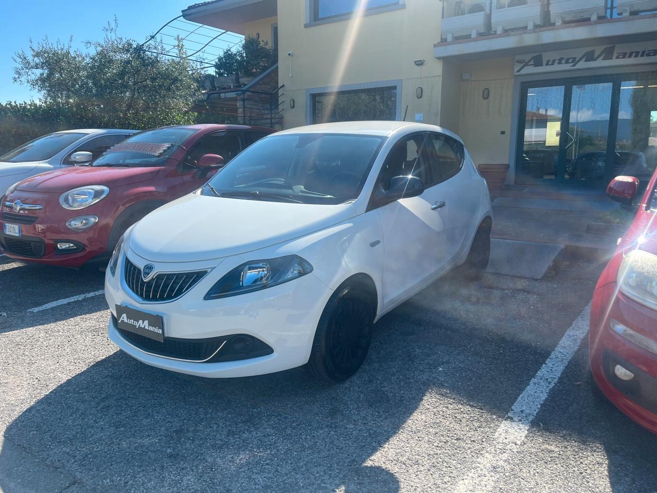 Lancia Ypsilon 1.0 FireFly 5 porte S&S Hybrid Silver