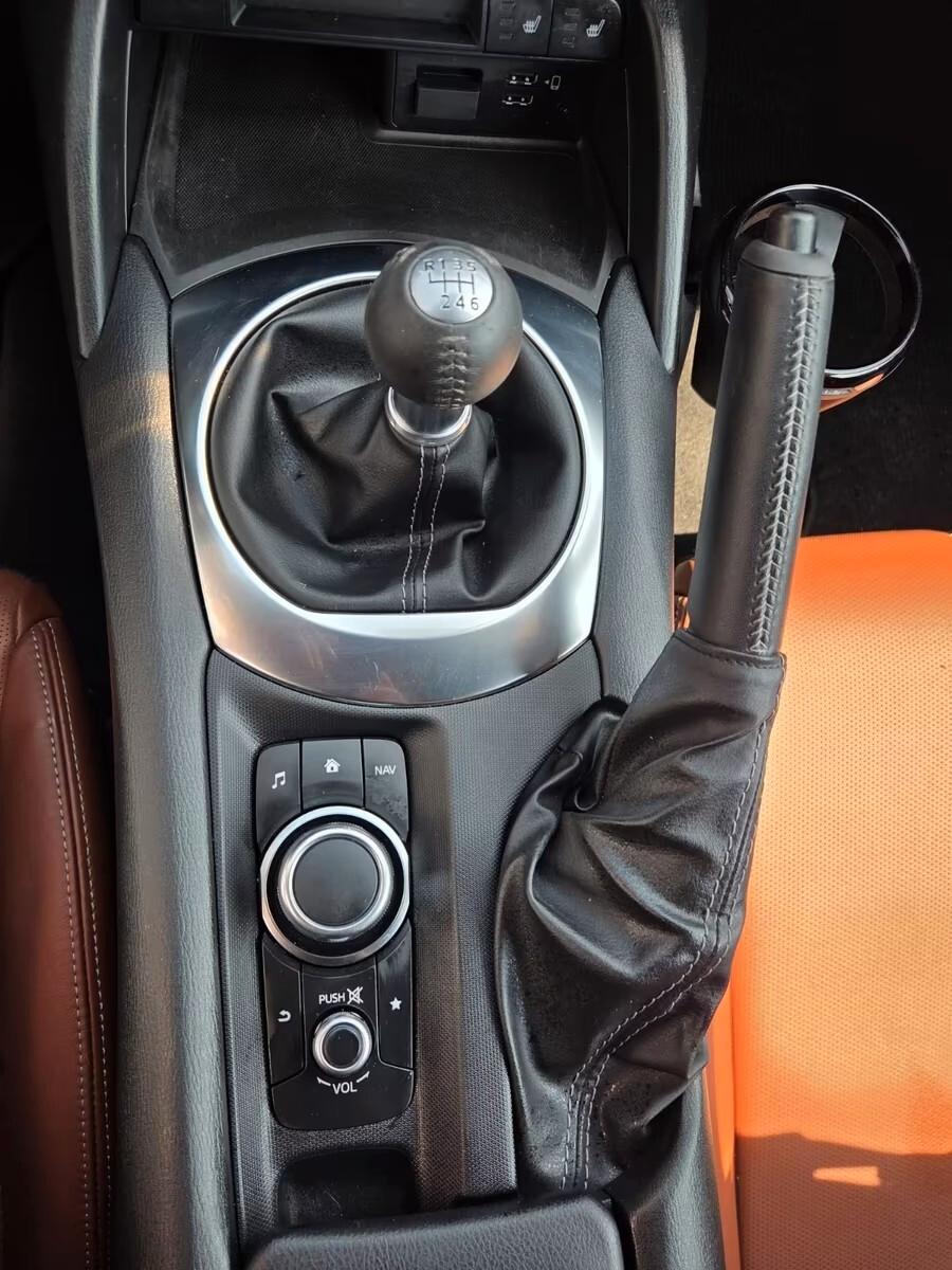 Mazda MX-5 2.0L Skyactiv-G RF Kazari