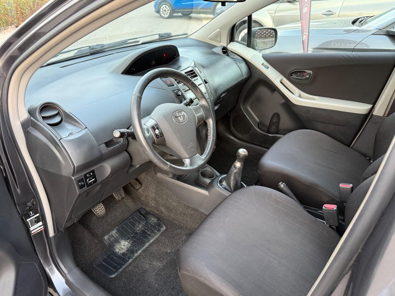 Toyota Yaris 1.0 5 Luxury Pack