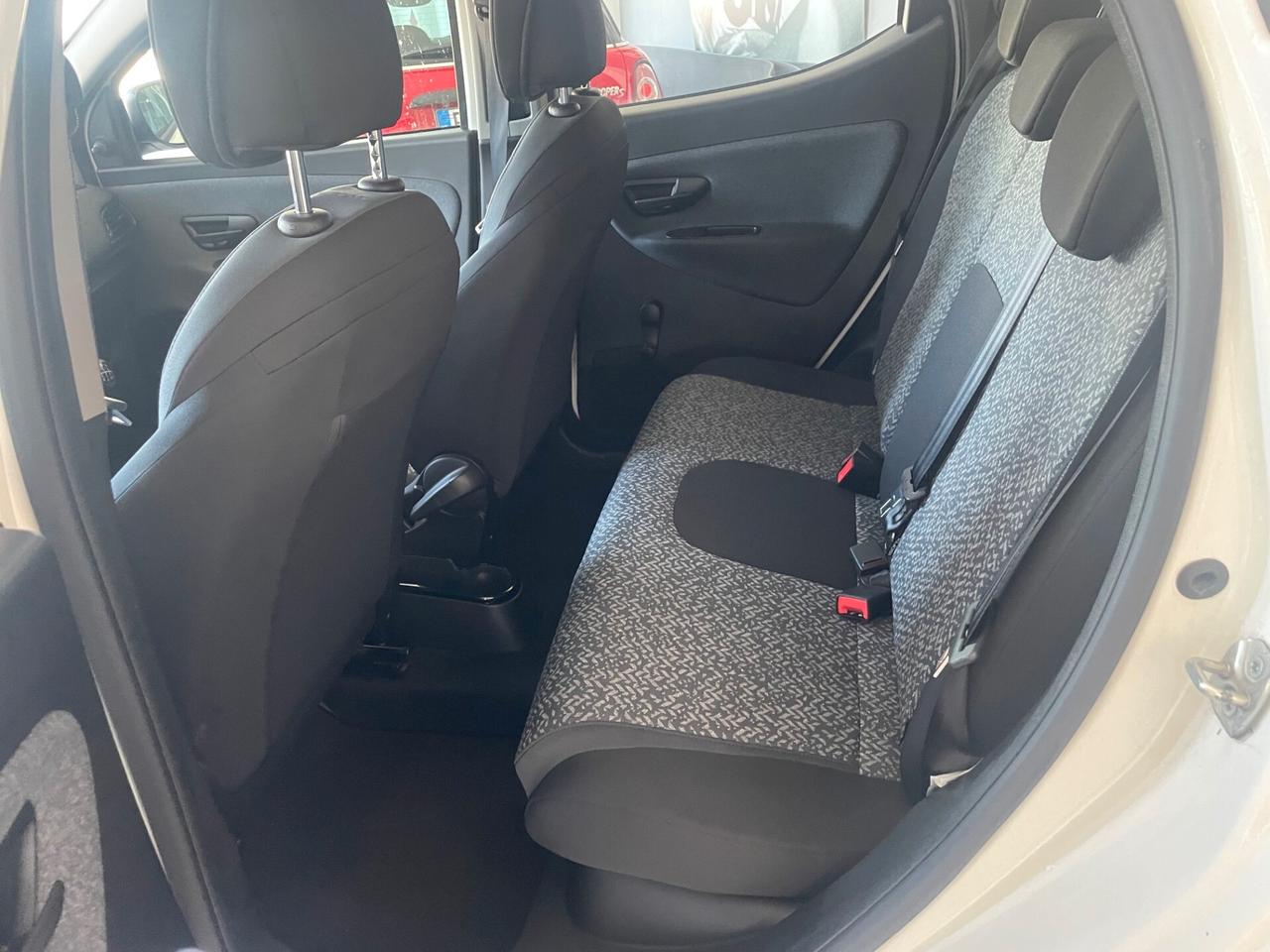 Lancia Ypsilon 1.0 FireFly 5 porte S&S Hybrid Ecochic Silver
