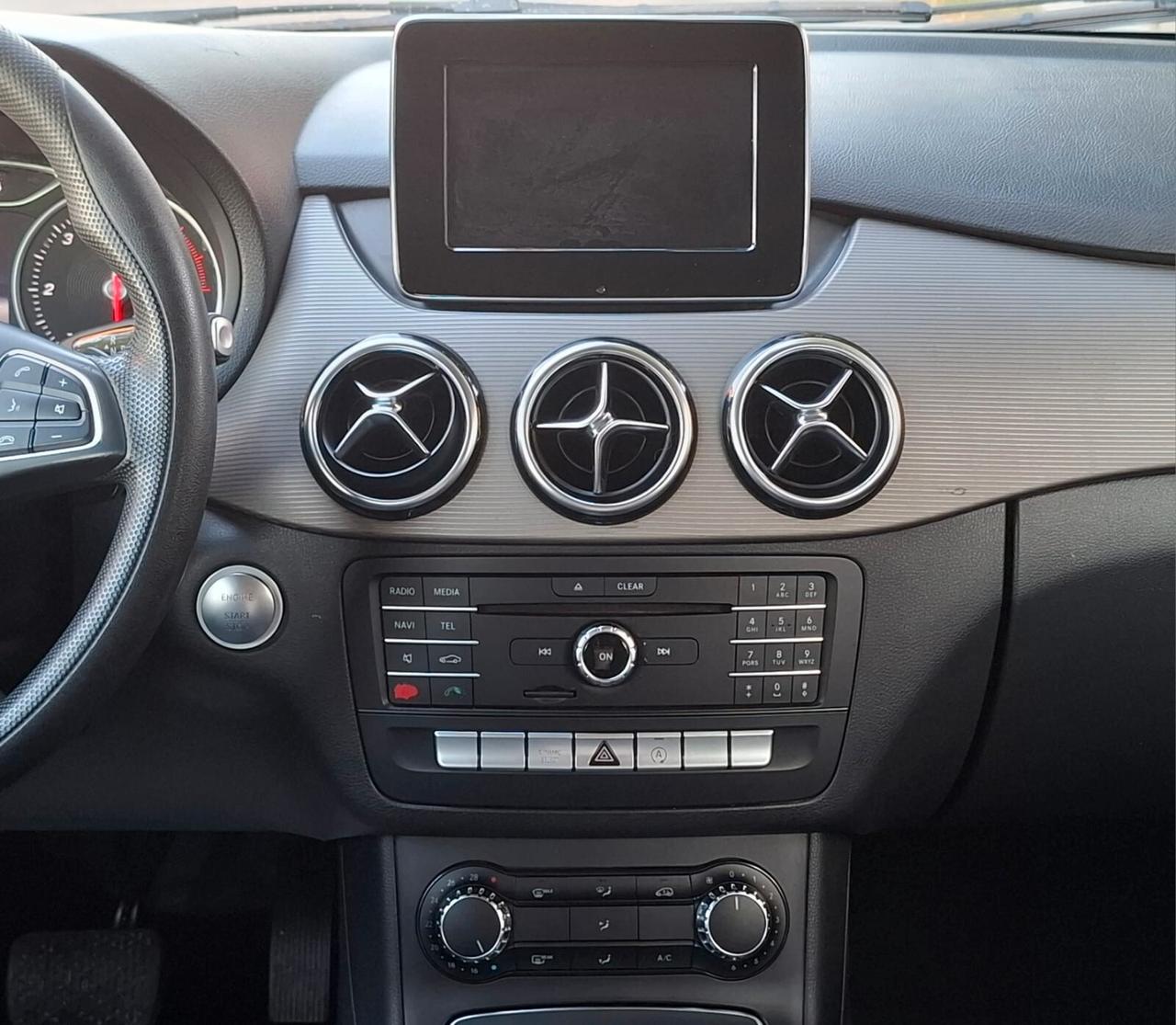 MERCEDES-BENZ B180 AUTOMATIC PREMIUM