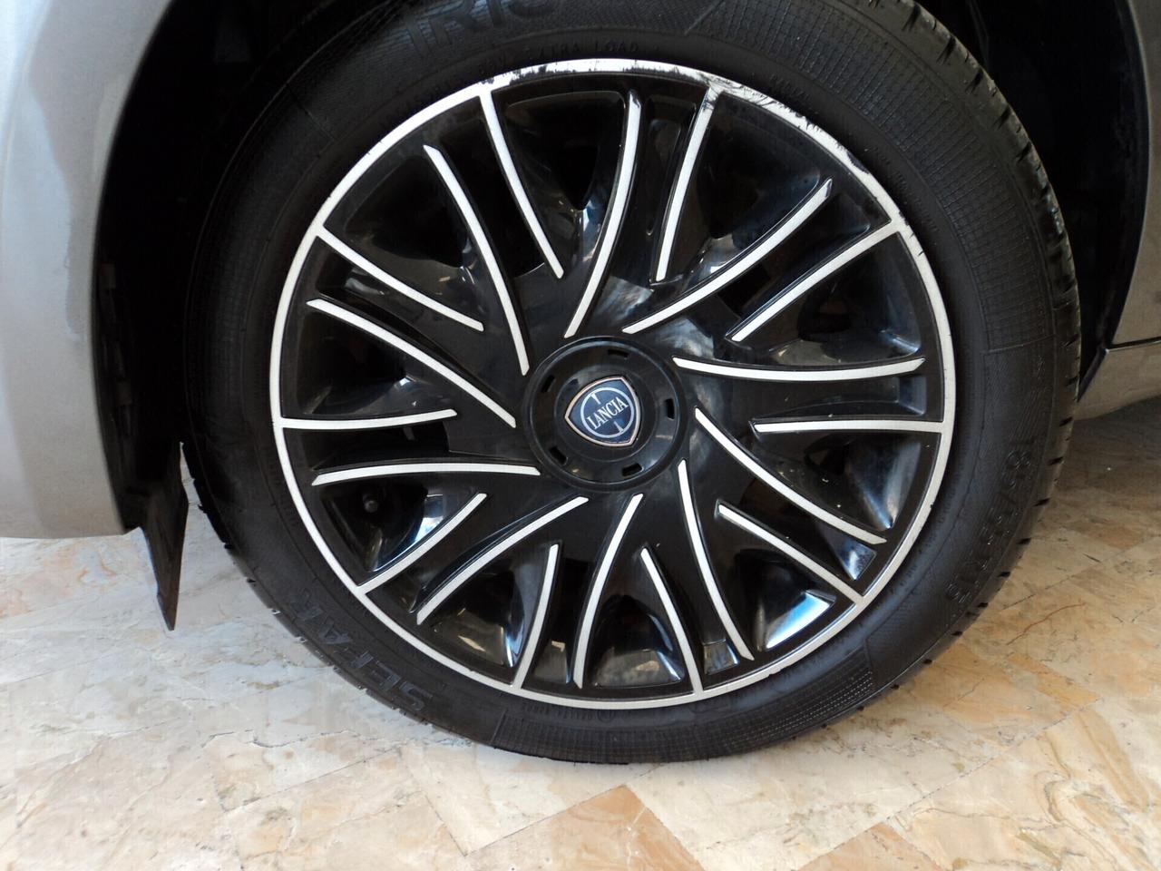 Lancia Ypsilon 1.2 69 CV 5 porte Gold