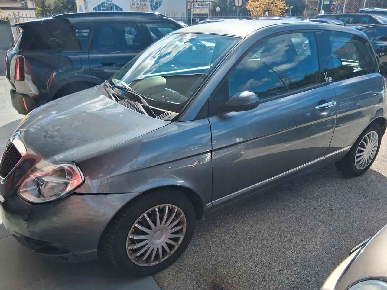 Lancia Ypsilon 1.3 MJT 75 CV Argento