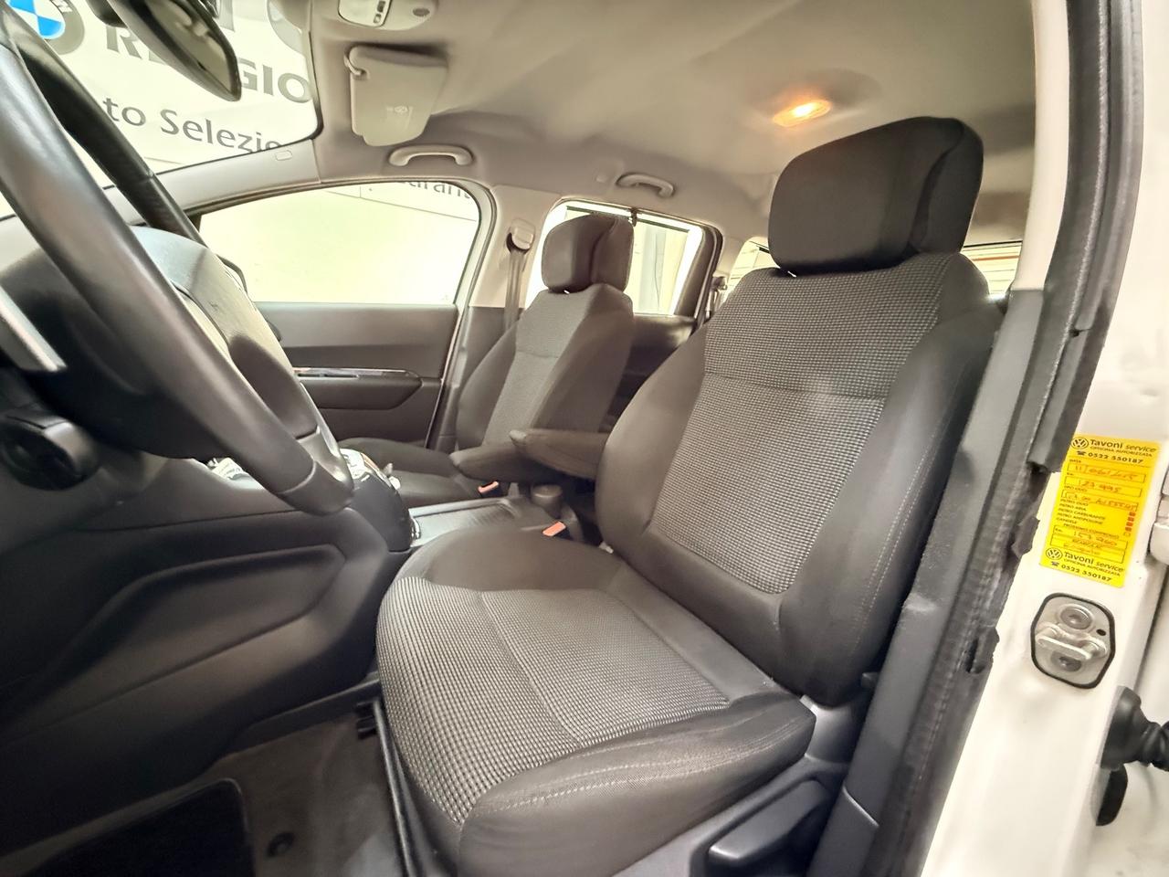 Peugeot 5008 1.6 HDi 112CV cambio robotizzato Féline 05/2011 Euro 5 Neopatentati