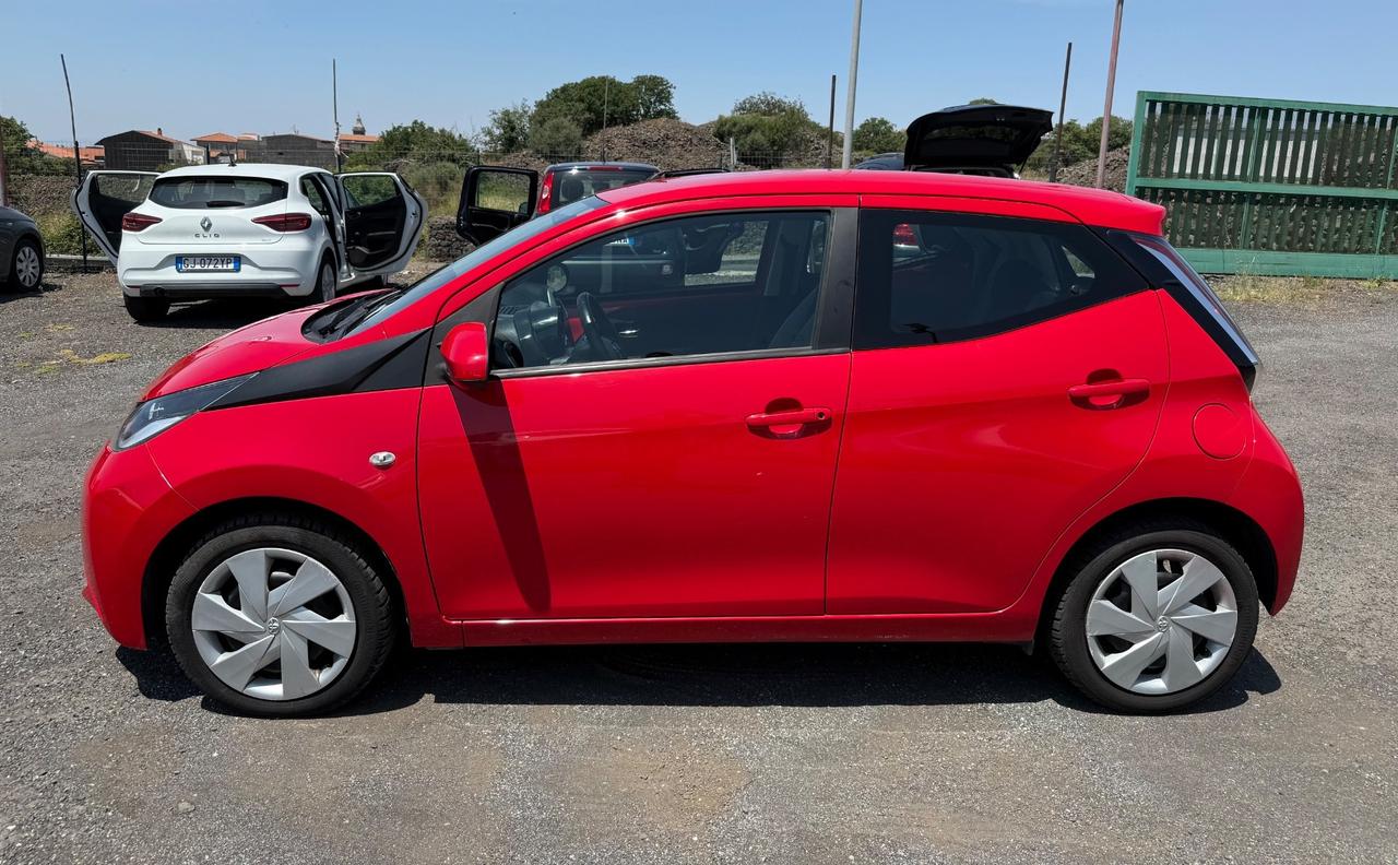 Toyota Aygo 1.0 VVT-i 69 CV 5 porte x-play TSS