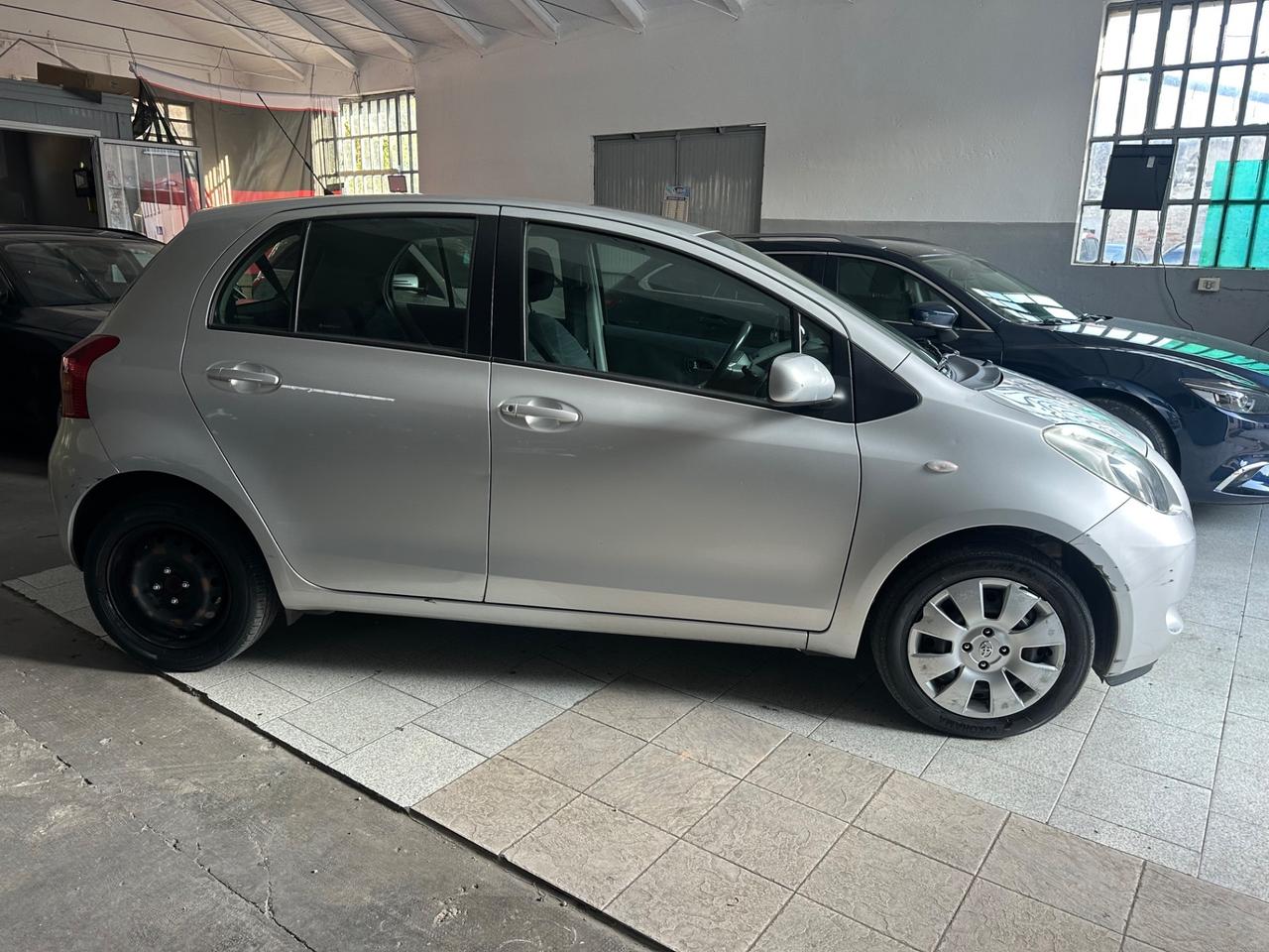 Toyota Yaris 1.0 5 porte Sol