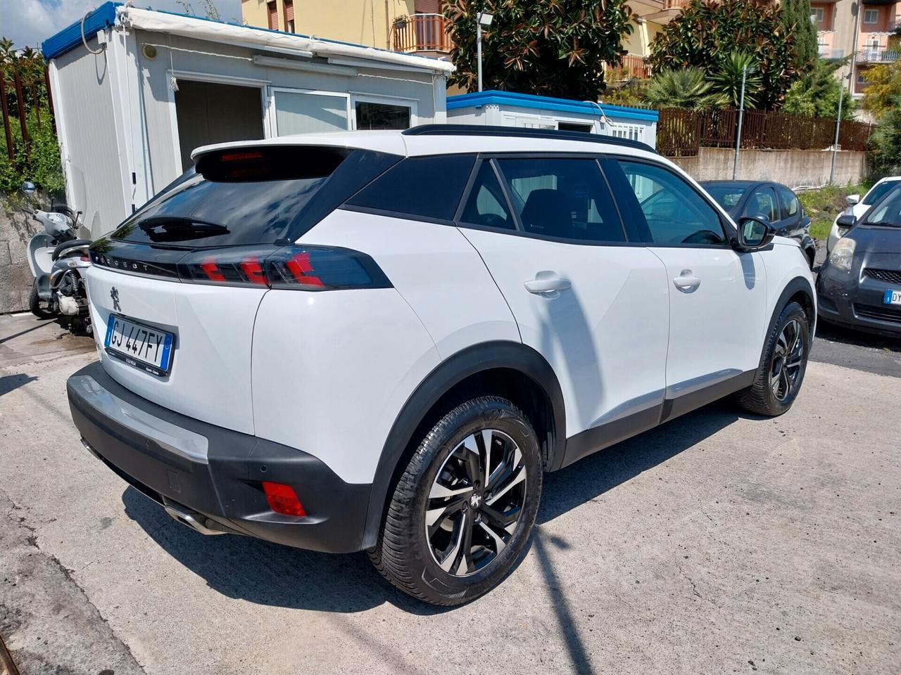 PEUGEOT 2008 1.2 BENZINA 30.000 KM ALLURE 2022