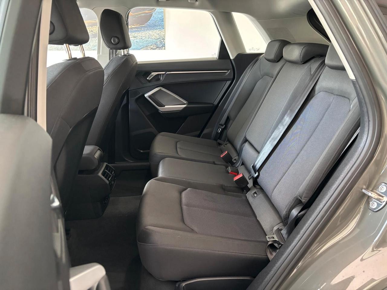 Audi Q3 35 TDI S tronic Business