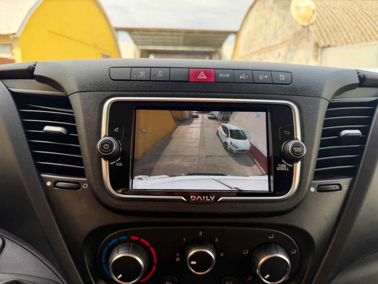 Iveco Daily 35-140 L2H2 Clima - 2022