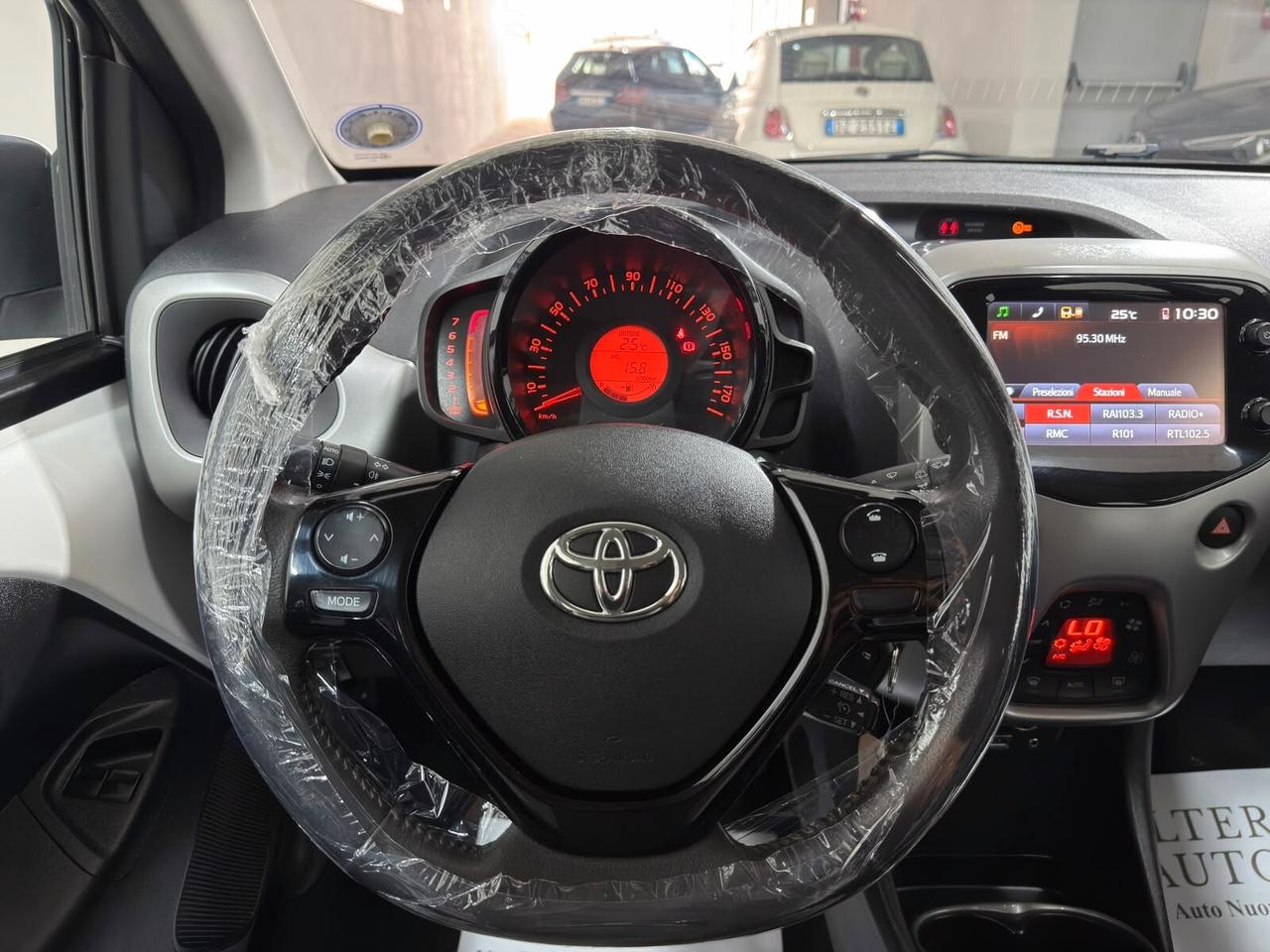 Toyota Aygo 1.0 VVT-i 69 CV 5 porte x-clusiv