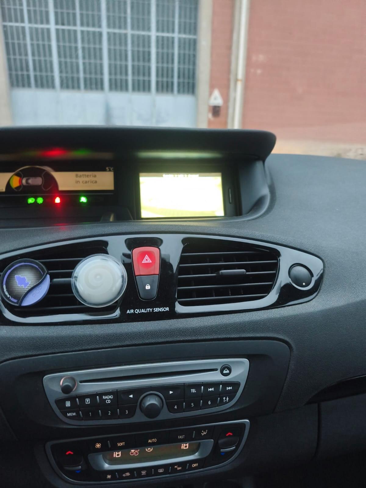 Renault Scenic 2012---1.5 Diesel