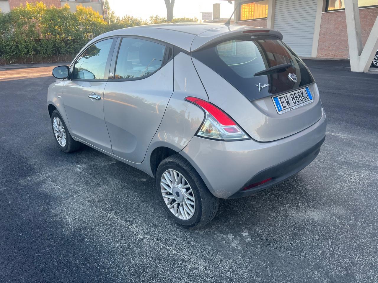 Lancia Ypsilon 0.9 TwinAir 85 CV 5 porte Metano Ecochic Gold