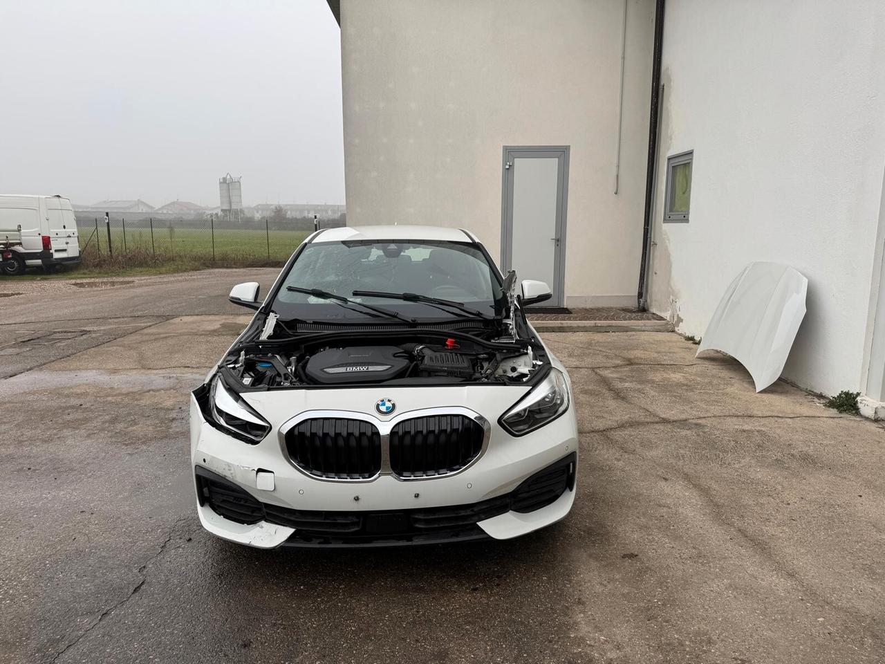 BMW 116 d F40 auto - START INCIDENTATA