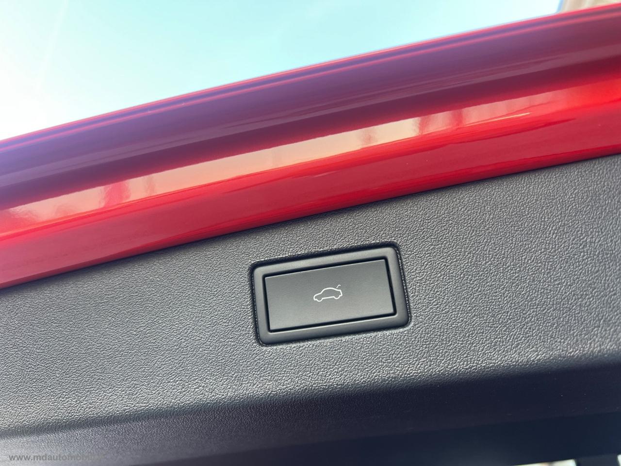 VOLKSWAGEN Tiguan 2.0 TDI 150CV SCR DSG R-Line NUOVO MODELLO IVA ESPOSTA