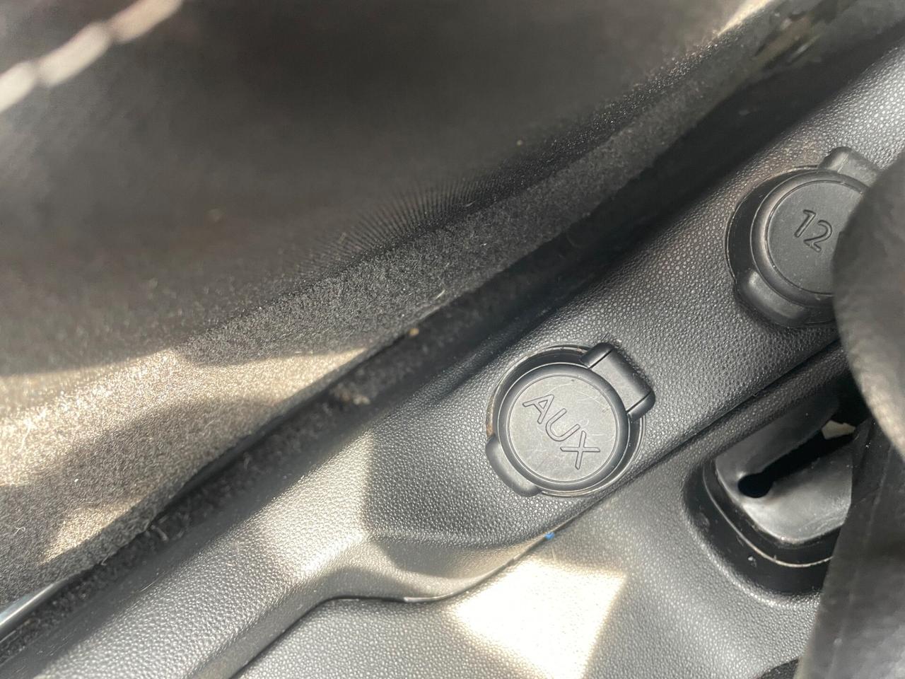 Citroen C3 NEOPATENTATI - BENZINA AREA B MILANO