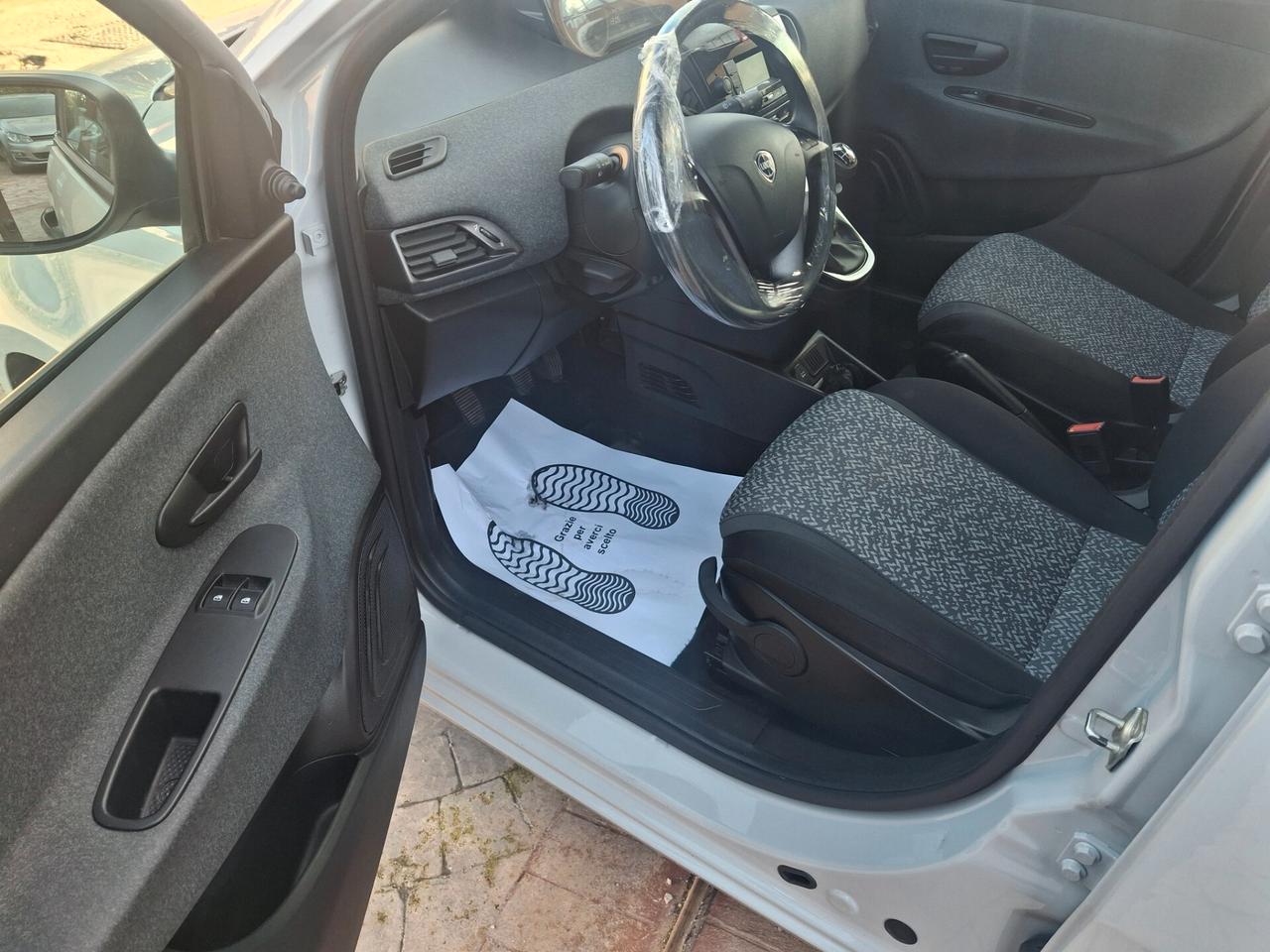 Lancia Ypsilon 1.2 69 CV 5 porte GPL Ecochic Gold neopatentati