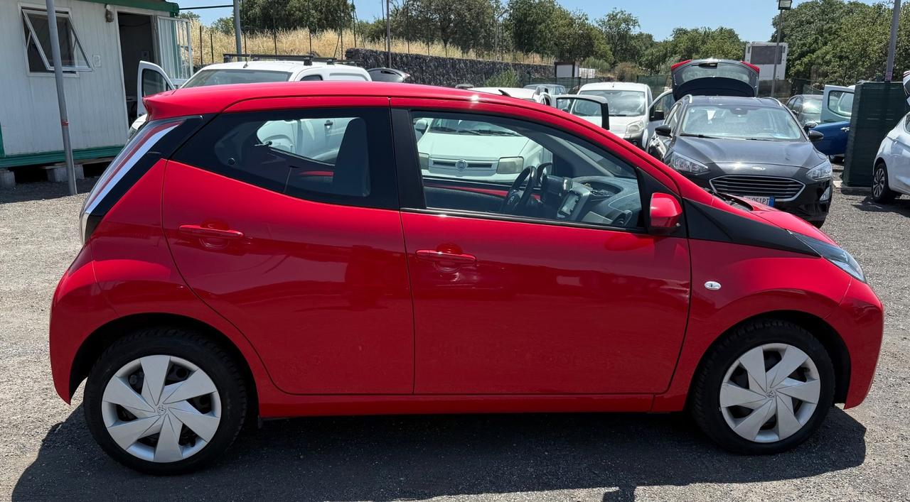 Toyota Aygo 1.0 VVT-i 69 CV 5 porte x-play TSS