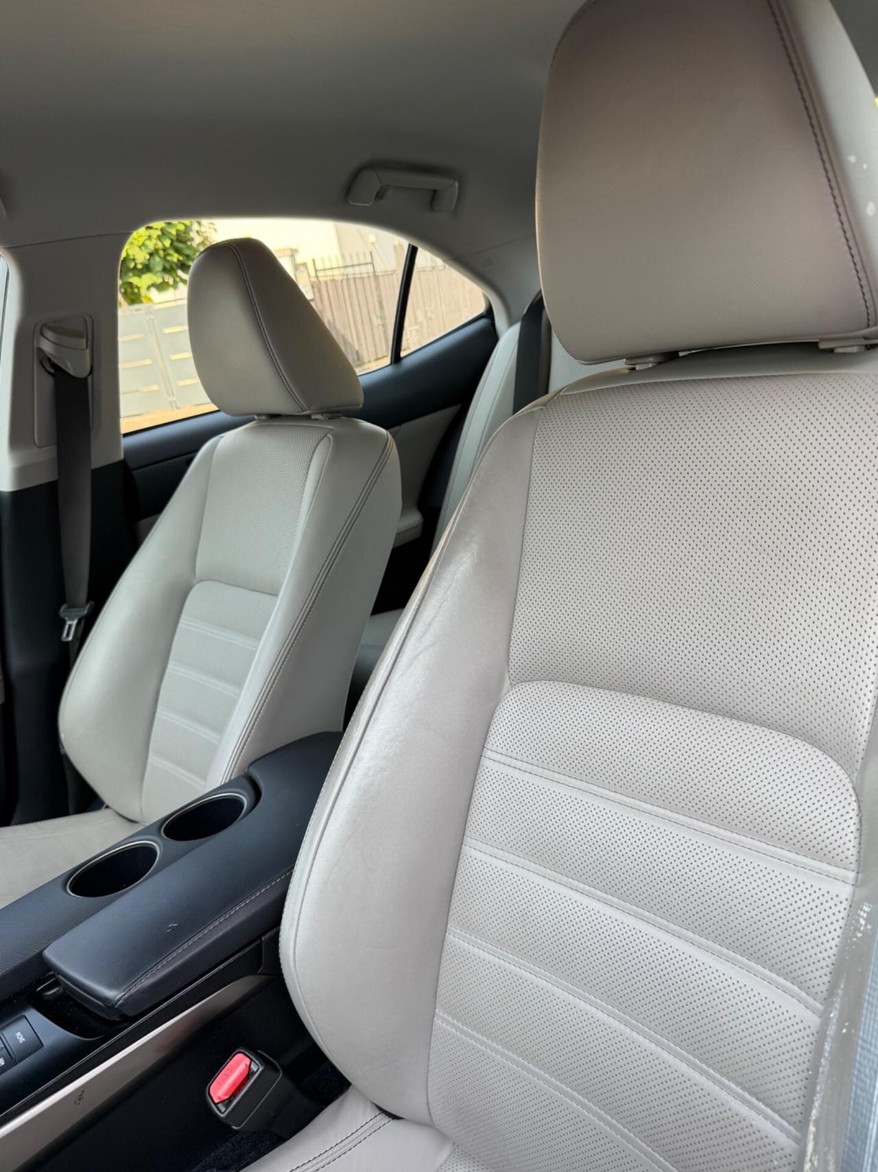 Lexus IS 300 Hybrid FSport