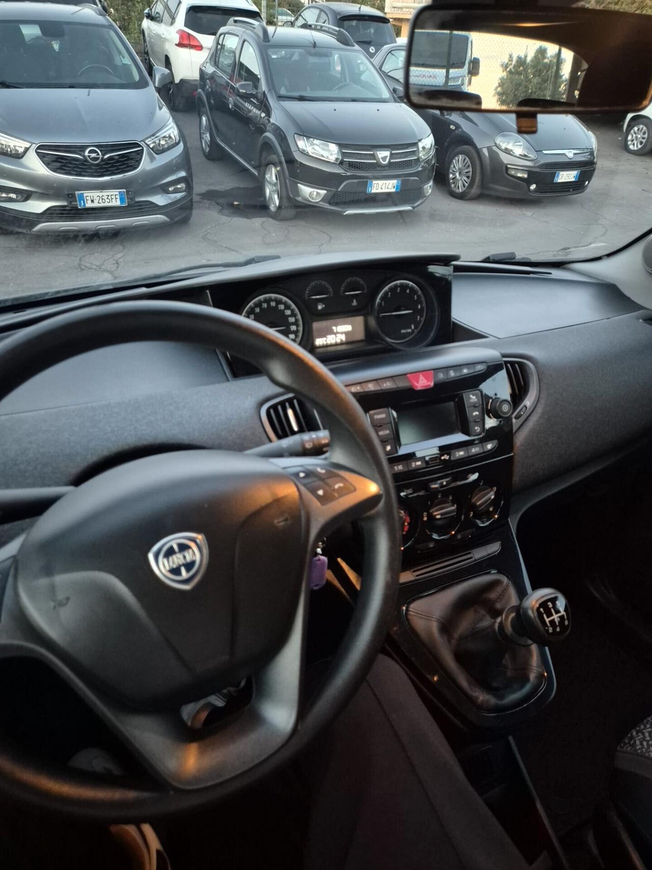 Lancia Ypsilon 1.2 69 CV 5 porte S&S Platinum