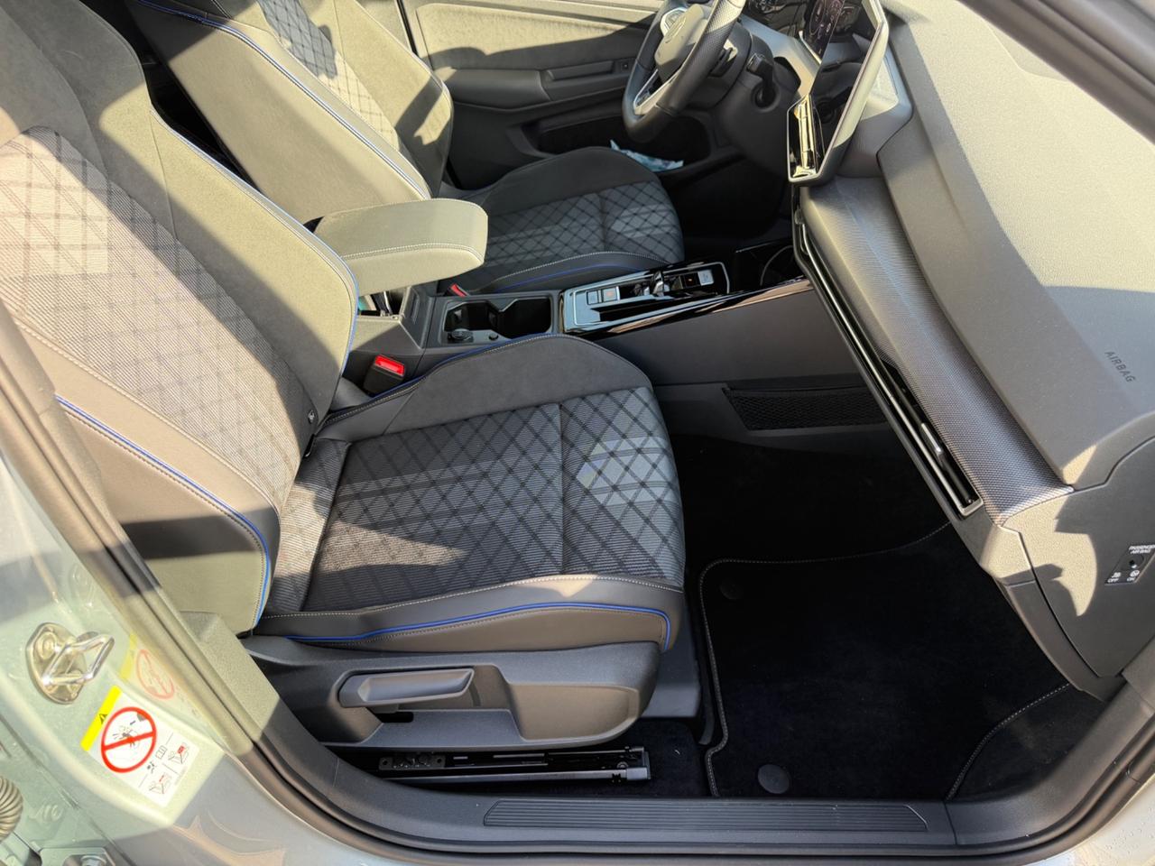 Volkswagen Golf 1.5 eTSI 115 CV DSG R-Line