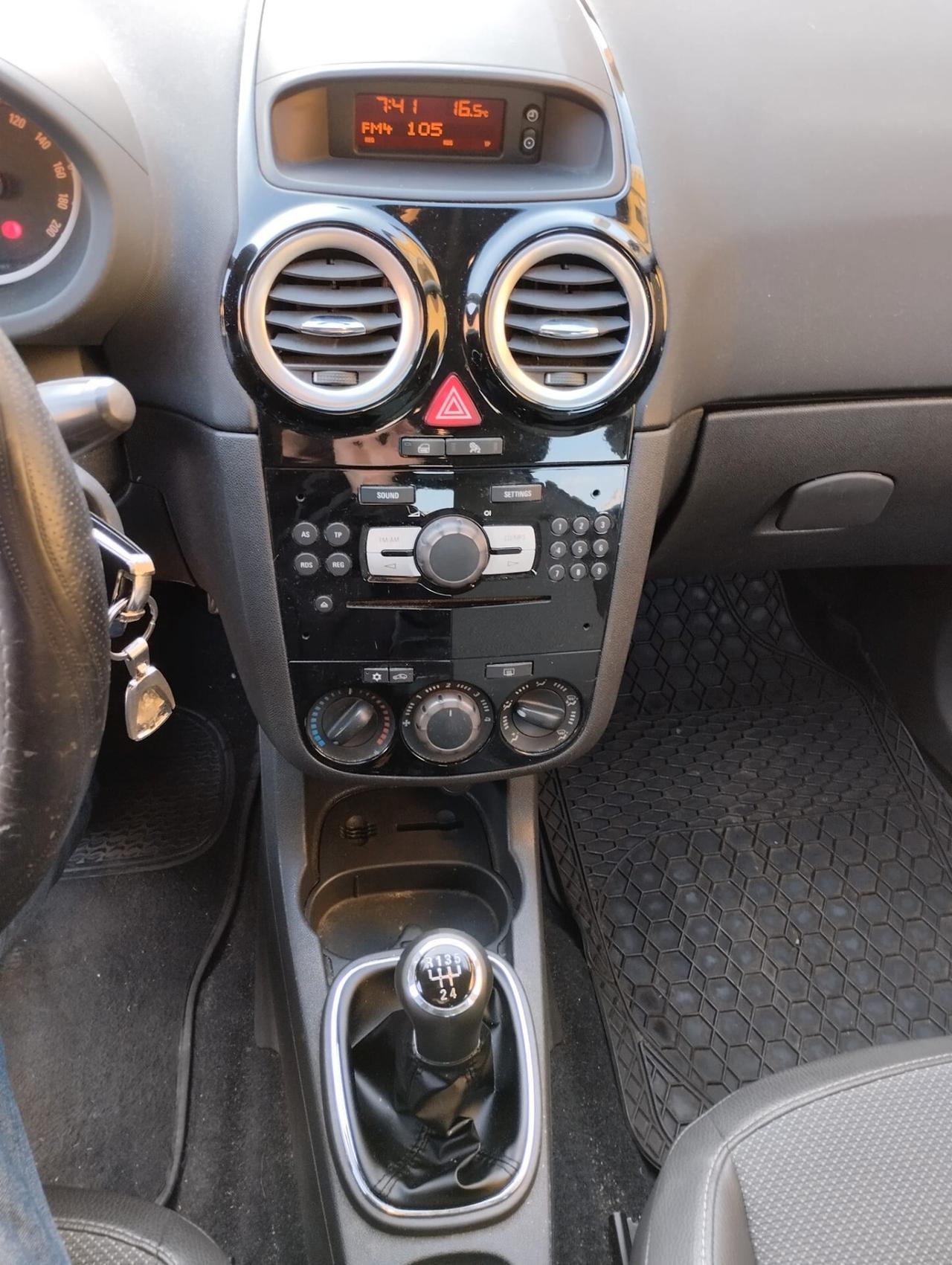 Opel Corsa 1.2 5 porte Cosmo