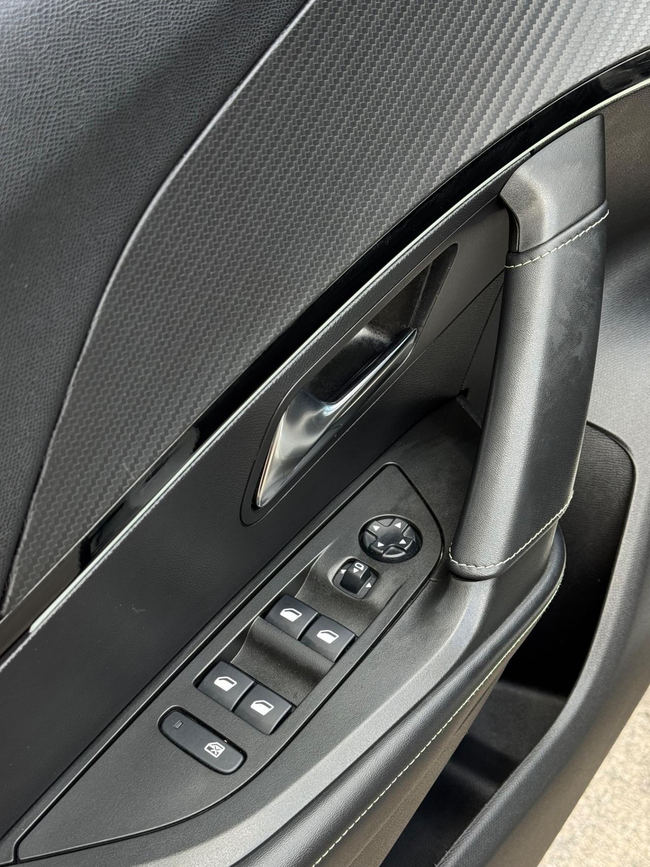 Peugeot 2008 BlueHDi 130 S&S EAT8 GT Pack