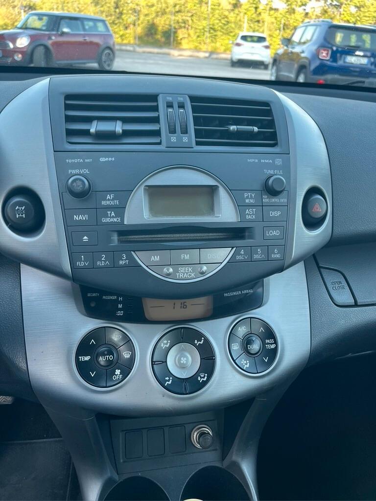 Toyota RAV 4 RAV4 2.2 D-4D 177 CV Sol Plus